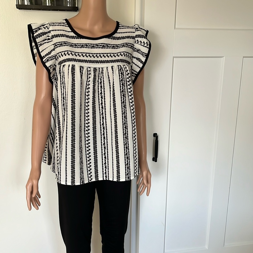 EUC Emery Rose White and Black Shirt